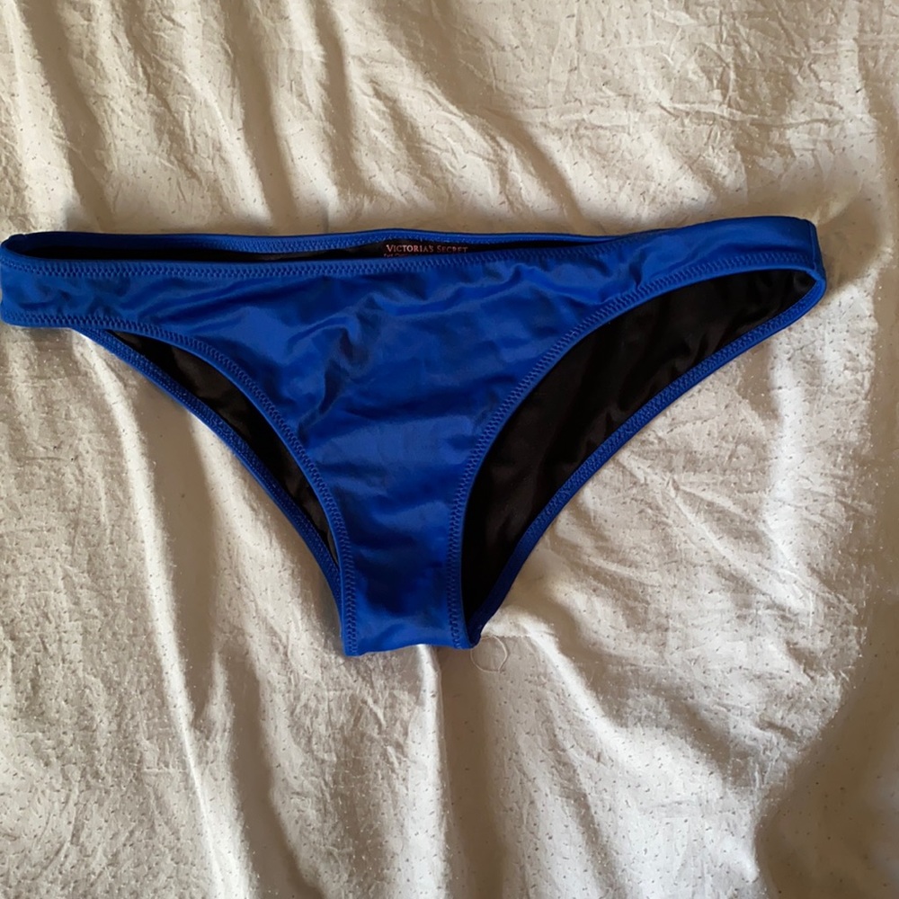 VS cheeky bottom
